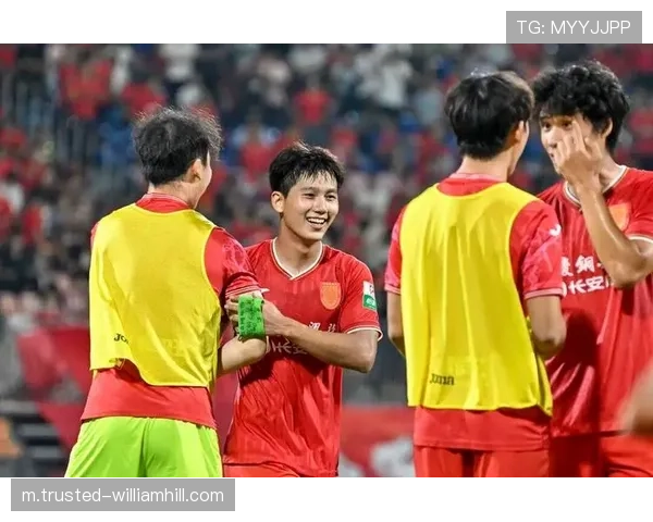 重庆铜梁龙向余望李镇全中超首秀 刘建业年轻化阵容展现防守韧性